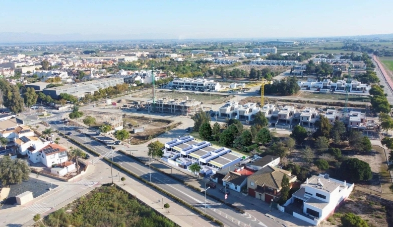 Villa en venta obra nueva con piscina en Dolores