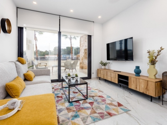 Bungalow de planta baja con 2 dormitorios a la venta en Lo Marabú, Ciudad Quesada