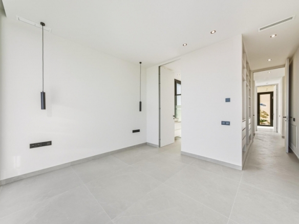 Villa nueva llave en mano con 4 dormitorios y vistas al mar a la venta en La Alberca Polop