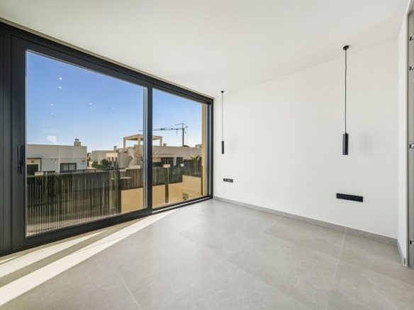 Villa nueva llave en mano con 4 dormitorios y vistas al mar a la venta en La Alberca Polop