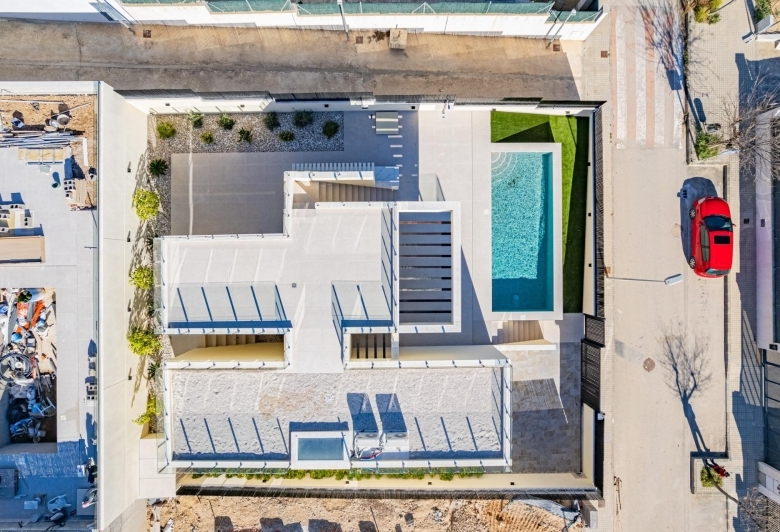Villa nueva llave en mano con 4 dormitorios y vistas al mar a la venta en La Alberca Polop