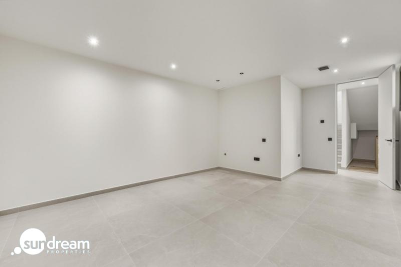 Villa nueva llave en mano con 4 dormitorios y vistas al mar a la venta en La Alberca Polop