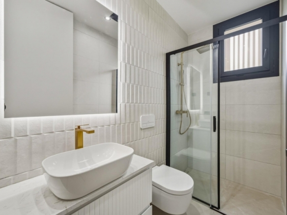 Villa nueva llave en mano con 4 dormitorios y vistas al mar a la venta en La Alberca Polop