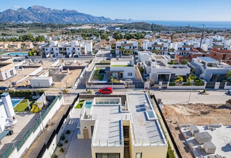Villa nueva llave en mano con 4 dormitorios y vistas al mar a la venta en La Alberca Polop