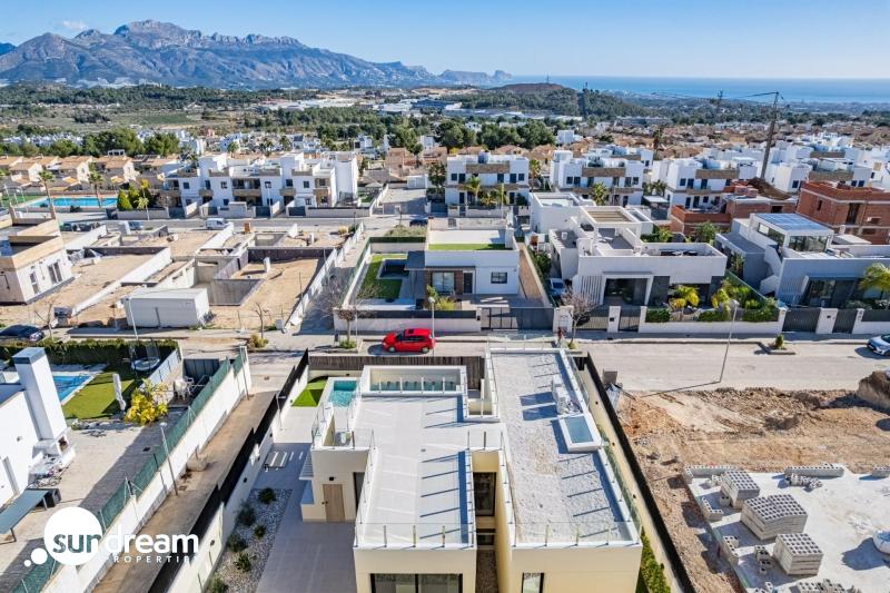 g_42506-23-3 Villa nueva llave en mano con 4 dormitorios y vistas al mar a la venta en La Alberca Polop
