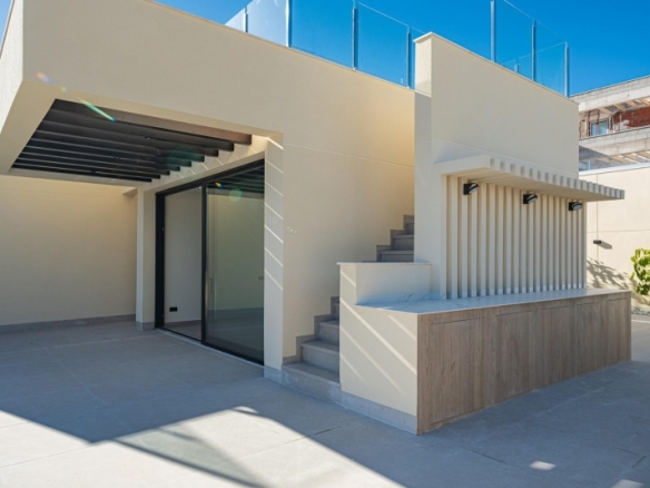 Villa nueva llave en mano con 4 dormitorios y vistas al mar a la venta en La Alberca Polop