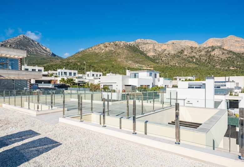 Villa nueva llave en mano con 4 dormitorios y vistas al mar a la venta en La Alberca Polop