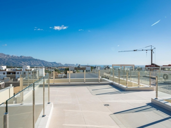 Villa nueva llave en mano con 4 dormitorios y vistas al mar a la venta en La Alberca Polop
