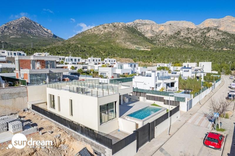 g_42506-23-37 Villa nueva llave en mano con 4 dormitorios y vistas al mar a la venta en La Alberca Polop