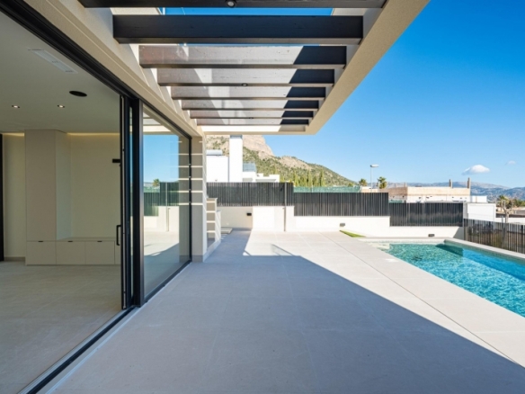 Villa nueva llave en mano con 4 dormitorios y vistas al mar a la venta en La Alberca Polop
