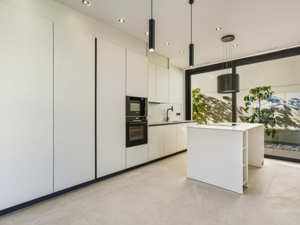 Villa nueva llave en mano con 4 dormitorios y vistas al mar a la venta en La Alberca Polop