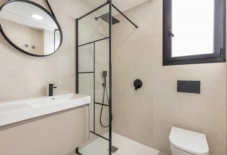 Villa de nueva construcción con 3 dormitorios y piscina privada en venta en Los Alcazares.