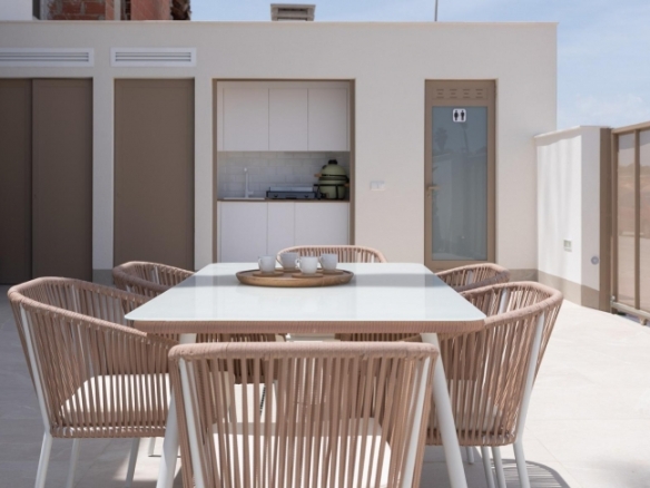 Villas de nueva construcción con piscina privada en Serena Golf-Los Alcázares