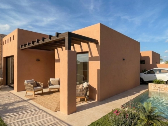 Villa de nueva construcción semiindependiente con 2 dormitorios y piscina privada en Torre Pacheco