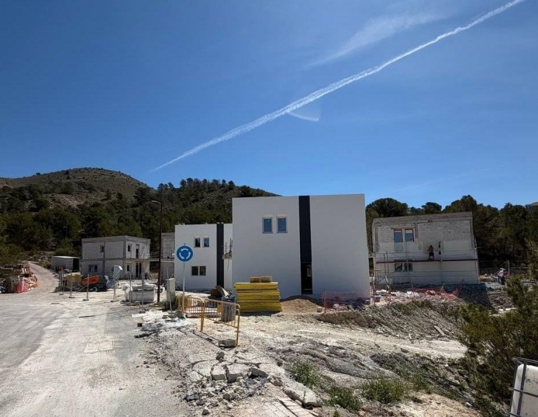 Villa de nueva construcción con 3 dormitorios y piscina privada cerca de Benidorm a la venta(Finestrat)