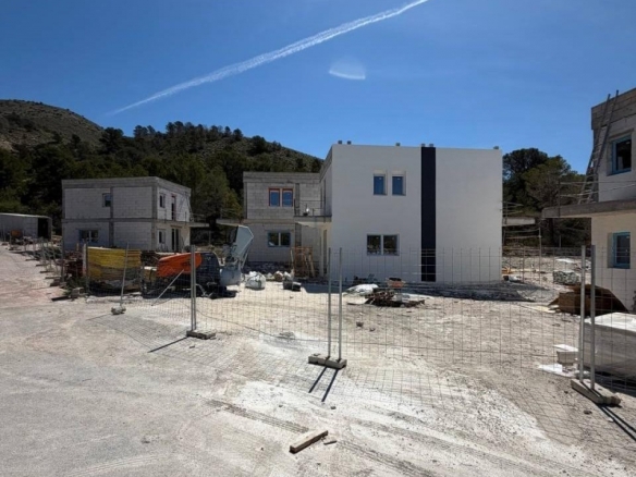 Villa de nueva construcción con 3 dormitorios y piscina privada cerca de Benidorm a la venta(Finestrat)