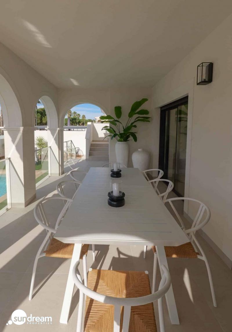 Villa llave en mano con 3 dormitorios, piscina privada y totalmente amueblada en venta en Ciudad Quesada