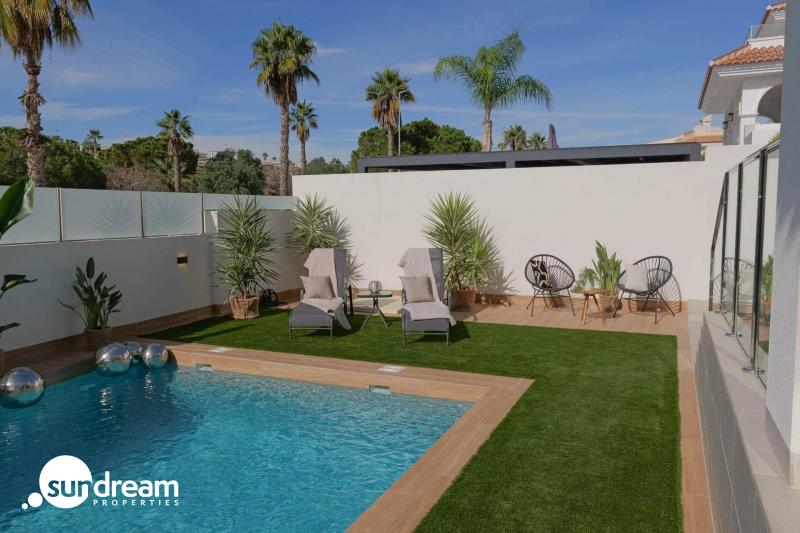 g_42881-11-23 Villa llave en mano con 3 dormitorios, piscina privada y totalmente amueblada en venta en Ciudad Quesada