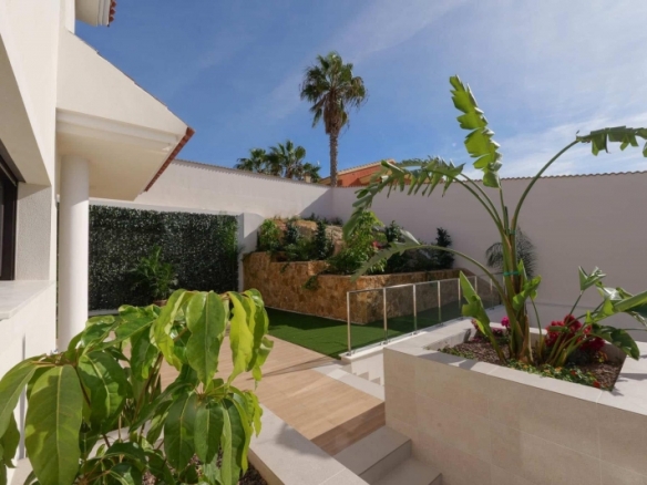 Villa llave en mano con 3 dormitorios, piscina privada y totalmente amueblada en venta en Ciudad Quesada