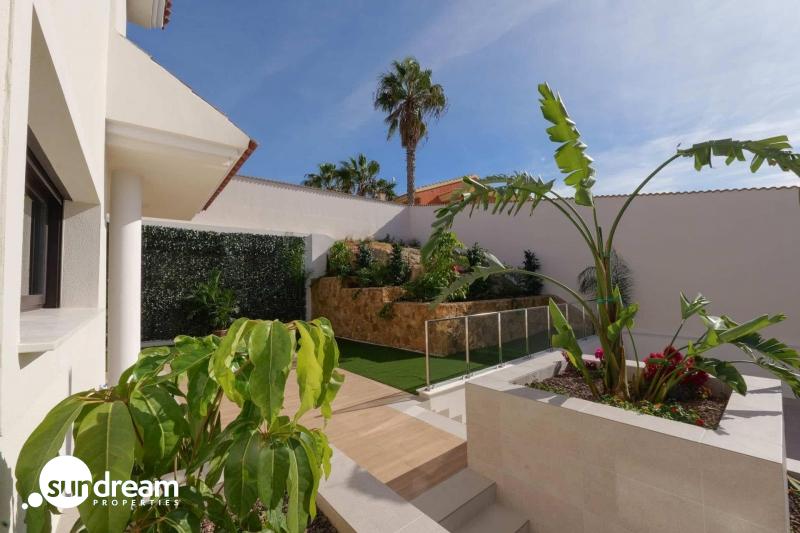 Villa llave en mano con 3 dormitorios, piscina privada y totalmente amueblada en venta en Ciudad Quesada