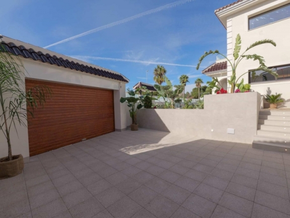 Villa llave en mano con 3 dormitorios, piscina privada y totalmente amueblada en venta en Ciudad Quesada