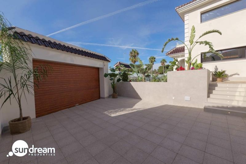 Villa llave en mano con 3 dormitorios, piscina privada y totalmente amueblada en venta en Ciudad Quesada