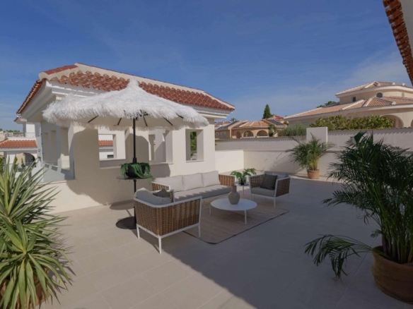 Villa llave en mano con 3 dormitorios, piscina privada y totalmente amueblada en venta en Ciudad Quesada