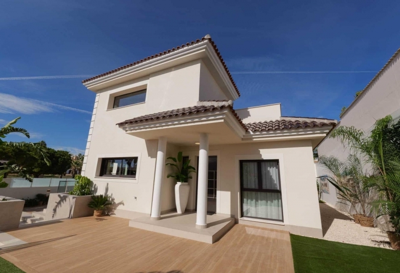 Villa llave en mano con 3 dormitorios, piscina privada y totalmente amueblada en venta en Ciudad Quesada