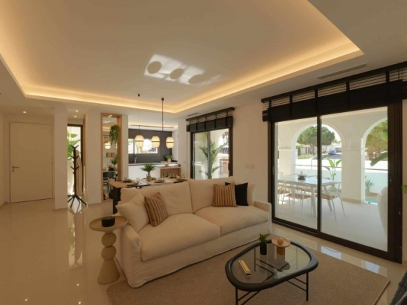Villa llave en mano con 3 dormitorios, piscina privada y totalmente amueblada en venta en Ciudad Quesada