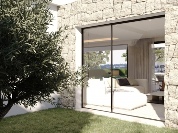 Villa de 4 dormitorios con piscina privada a la venta en Finestrat.