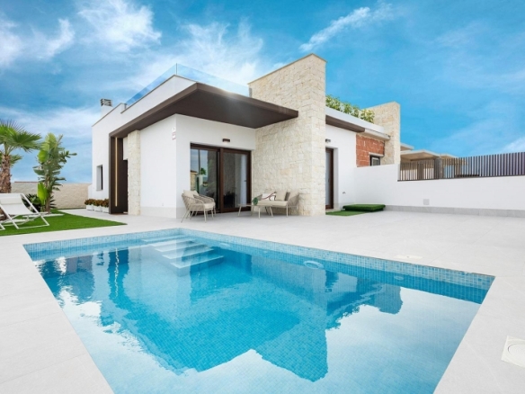 Villa pareada con 2 dormitorios y piscina privada en Golf Resort a la venta(Orihuela)