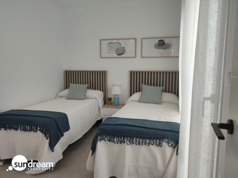 Villa de una sola planta con 3 dormitorios con piscina privada a la venta en Balsicas(Murcia)