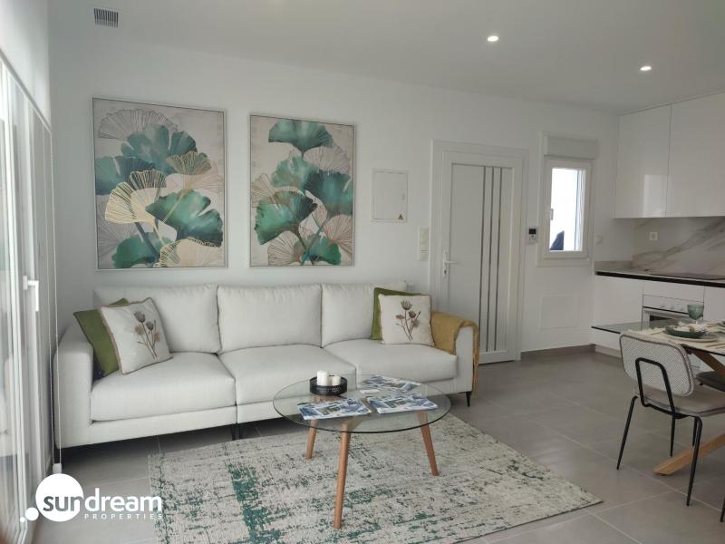 Villa de una sola planta con 3 dormitorios con piscina privada a la venta en Balsicas(Murcia)