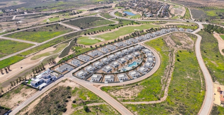 Villa de 3 dormitorios en un sola planta con solarium y piscina privada en Hacienda del Álamo Golf Resort(Murcia)