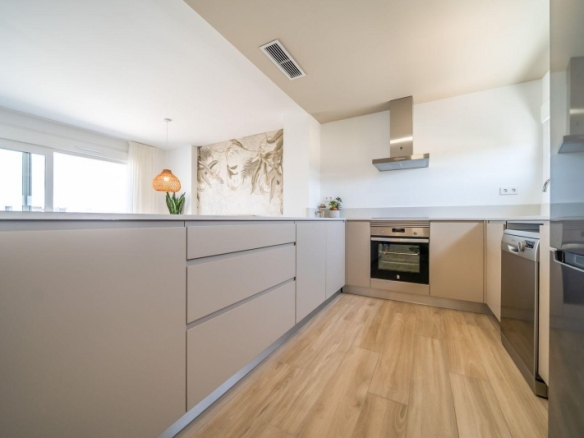 Bungalow de planta alta con 2 dormitorios y solarium privado en Vistabella Golf(Orihuela)