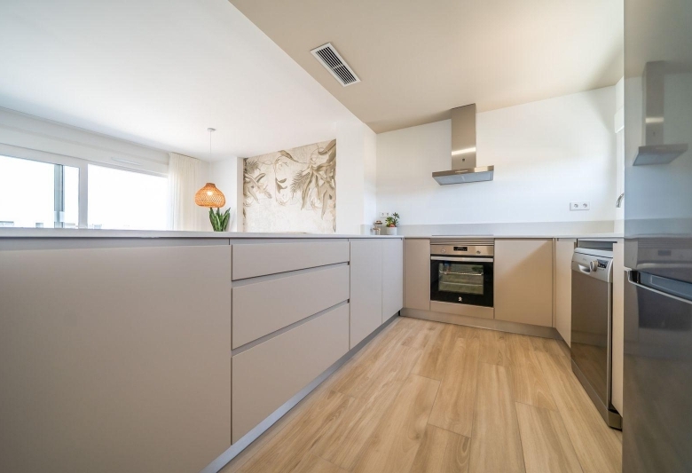 Bungalow de planta alta con 2 dormitorios y solarium privado en Vistabella Golf(Orihuela)