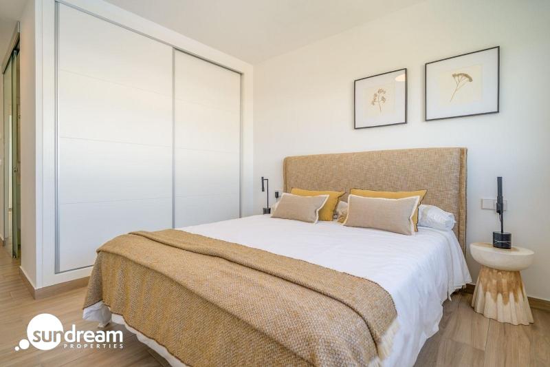 Bungalow de planta alta con 2 dormitorios y solarium privado en Vistabella Golf(Orihuela)