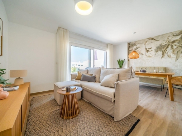 Bungalow de planta alta con 2 dormitorios y solarium privado en Vistabella Golf(Orihuela)