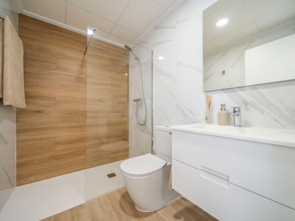 Adosado de 2 dormitorios con jardín y solarium privado en Vistabella Golf(Orihuela)