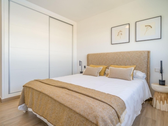 Adosado de 2 dormitorios con jardín y solarium privado en Vistabella Golf(Orihuela)