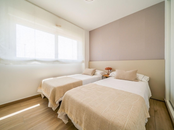 Adosado de 2 dormitorios con jardín y solarium privado en Vistabella Golf(Orihuela)