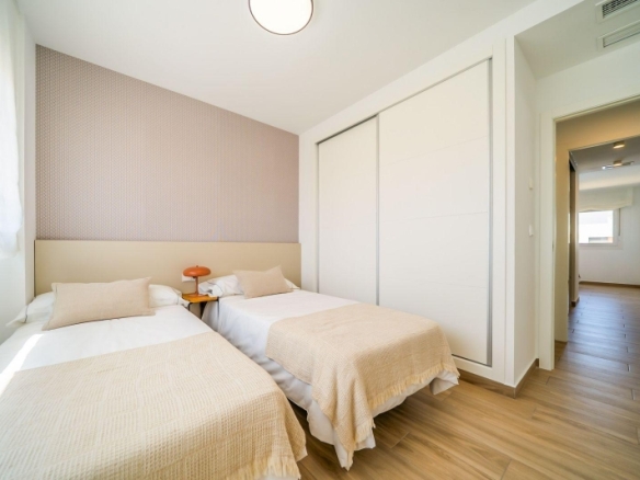 Adosado de 2 dormitorios con jardín y solarium privado en Vistabella Golf(Orihuela)