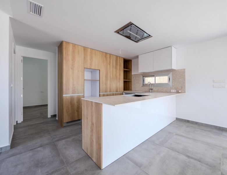 Villa de 4 dormitorios con piscina privada y vistas al golf en Algorfa
