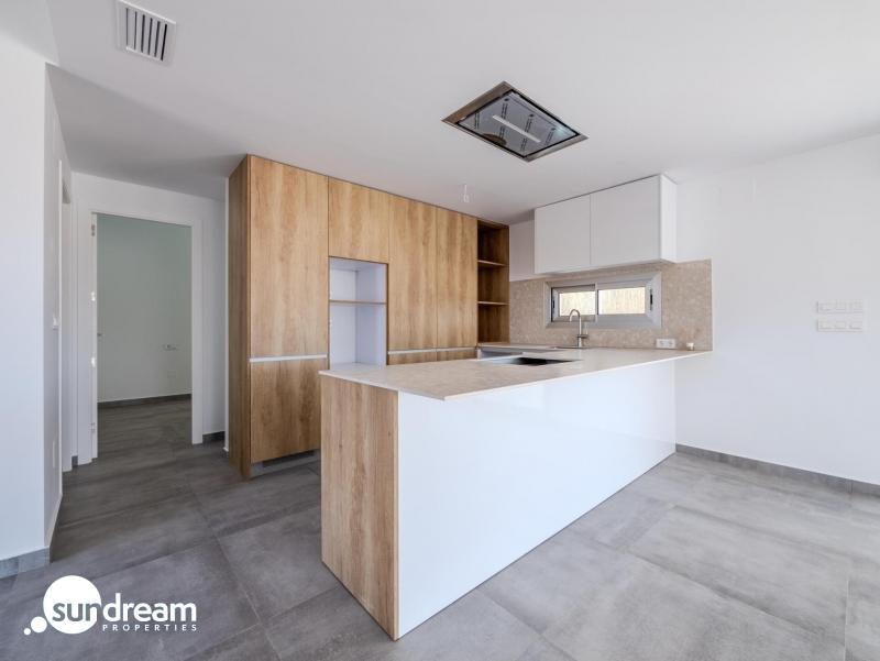 Villa de 4 dormitorios con piscina privada y vistas al golf en Algorfa