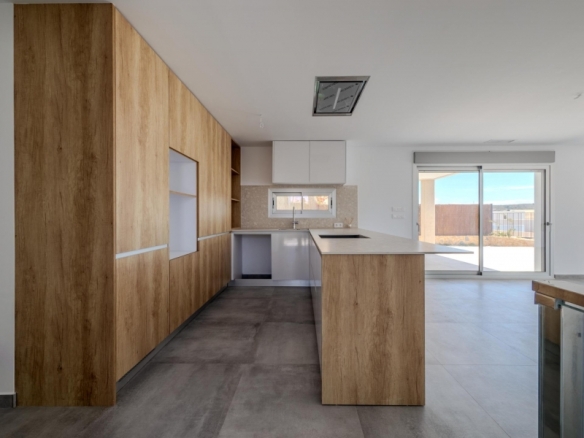 Villa de 4 dormitorios con piscina privada y vistas al golf en Algorfa