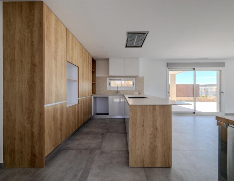 Villa de 4 dormitorios con piscina privada y vistas al golf en Algorfa