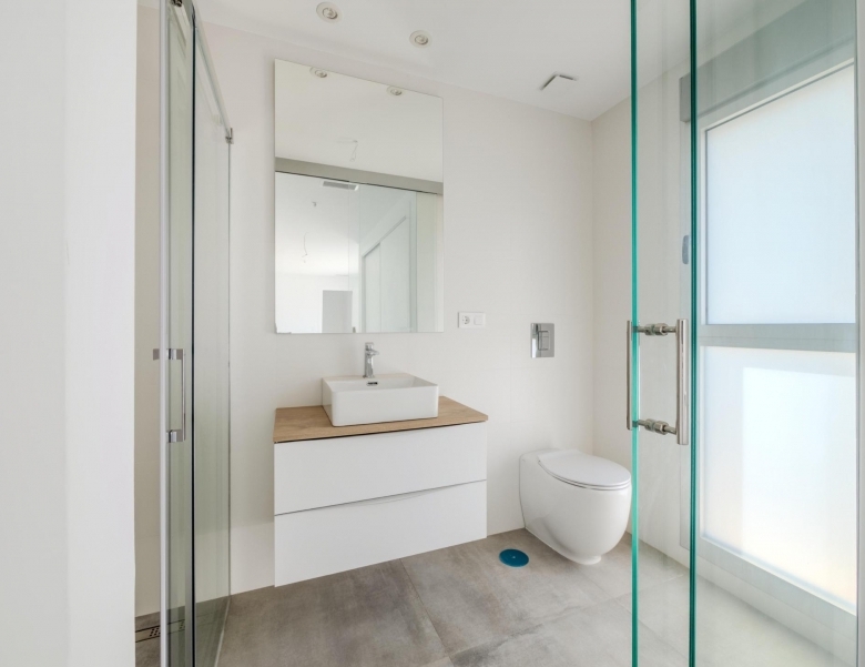 Villa de 4 dormitorios con piscina privada y vistas al golf en Algorfa