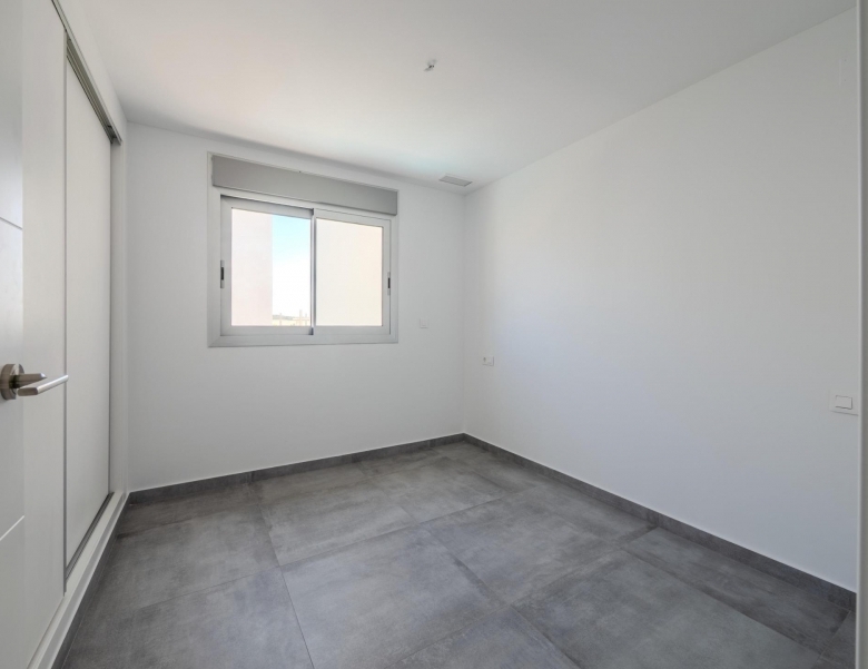 Villa de 4 dormitorios con piscina privada y vistas al golf en Algorfa