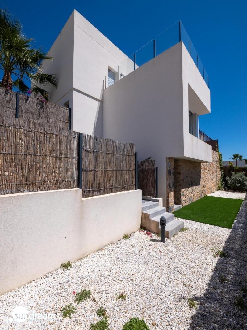 g_43073-13-28 Villa de 4 dormitorios con piscina privada y vistas al golf en Algorfa