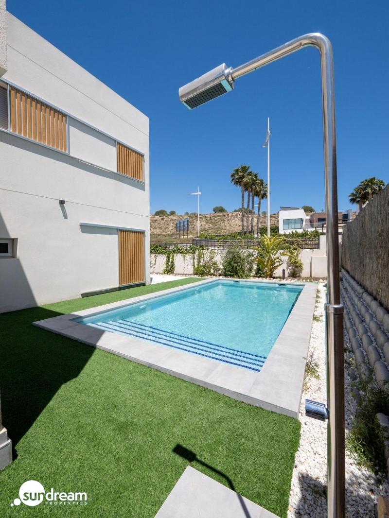 g_43073-13-33 Villa de 4 dormitorios con piscina privada y vistas al golf en Algorfa